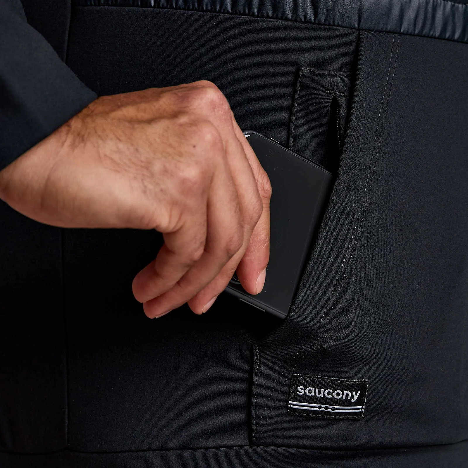 Чоловіче худі Saucony SOLSTICE OYSTERPUFF HOODY Чоловіче худі Saucony SOLSTICE OYSTERPUFF HOODY