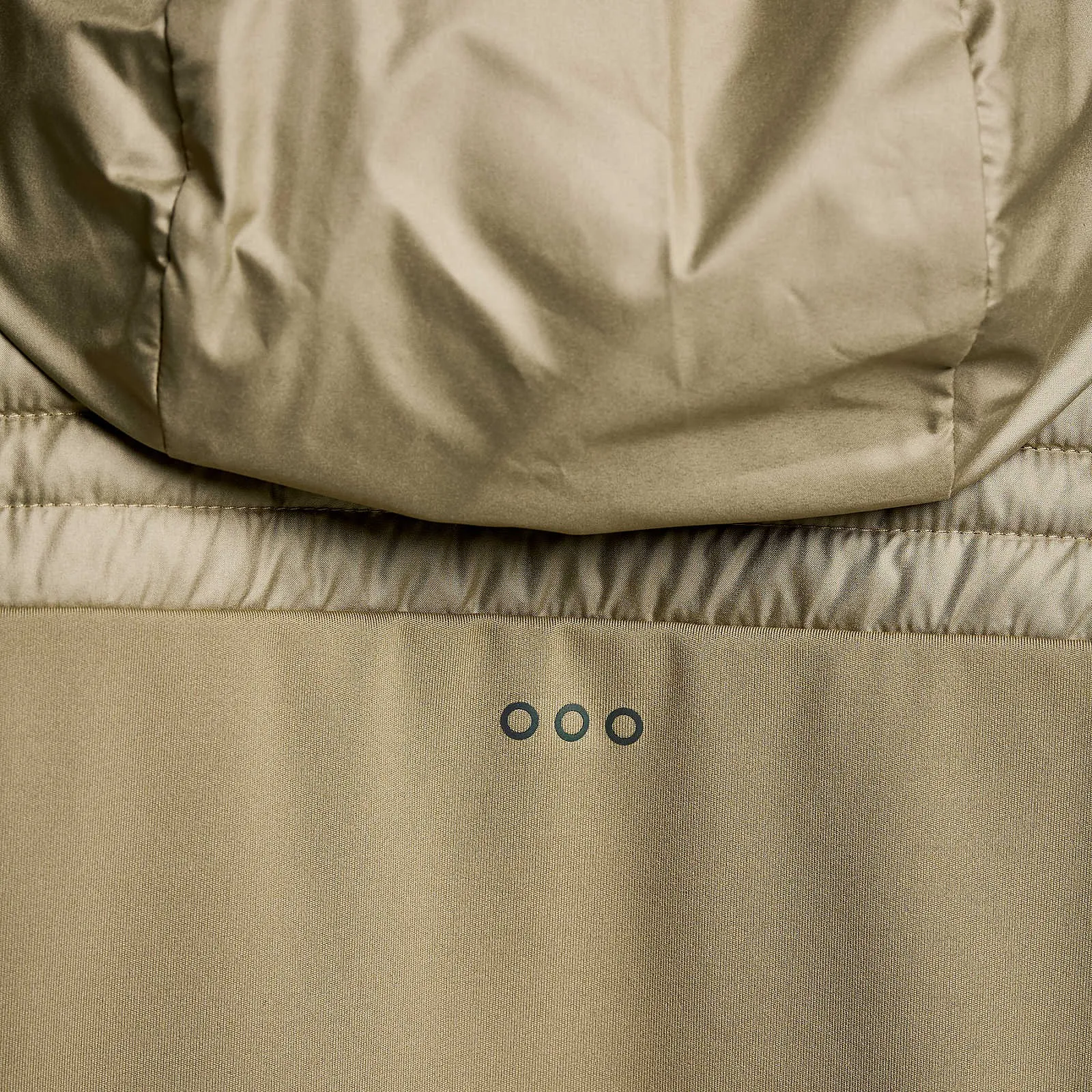 Чоловіче худі Saucony SOLSTICE OYSTERPUFF HOODY Чоловіче худі Saucony SOLSTICE OYSTERPUFF HOODY