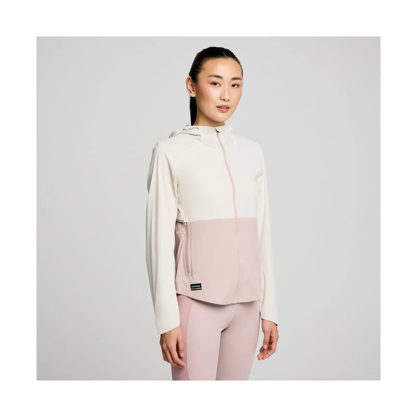 Жіноча вітрівка Saucony RUNSHIELD JACKET Жіноча вітрівка Saucony RUNSHIELD JACKET