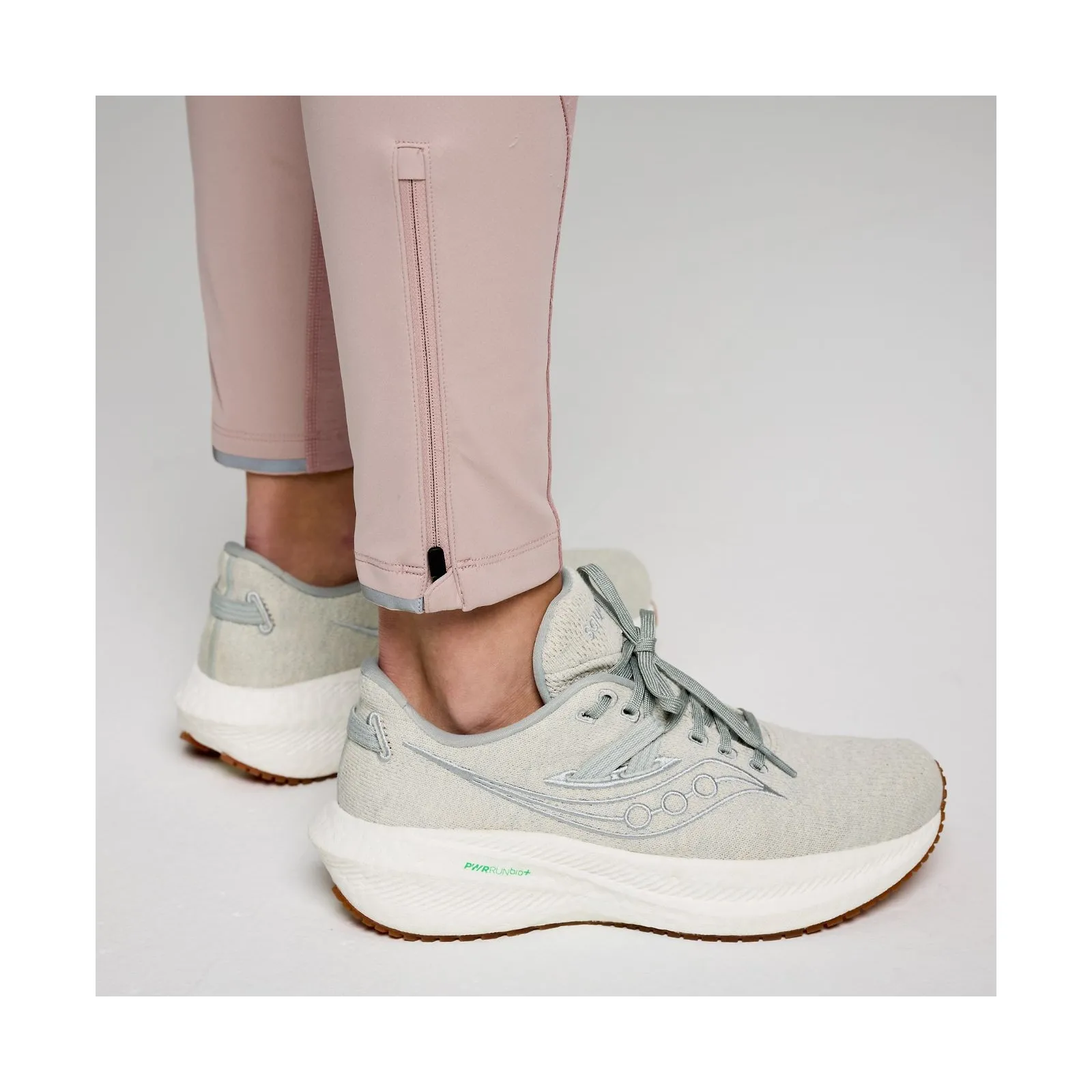 Жіночі тайтси Saucony RUNSHIELD TIGHT Жіночі тайтси Saucony RUNSHIELD TIGHT